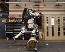 BostonDynamics создали робота-паркурщика: невероятные кадры