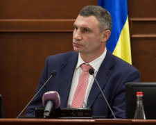 Кличко намагається сховатися за спиною у Смешка: мер у паніці шукає союзників