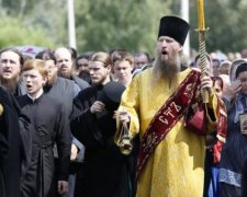Стало відомо, чому московські попи до гикавки бояться автокефалії