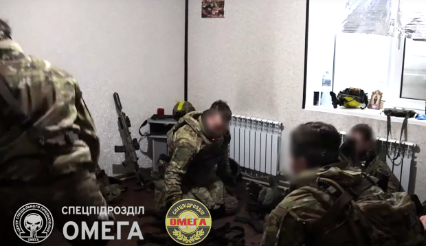 "За минуту до боя": спецназовцы "Омеги" показали редкие кадры перед выходом на задание