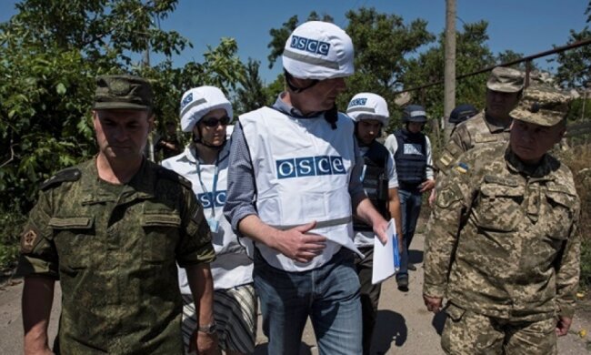 В Комсомольске сепаратисты заблокировали патруль миссии ОБСЕ