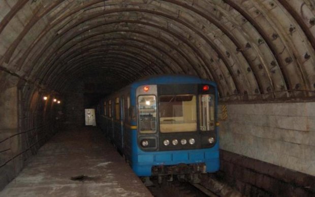 Подземные "призраки": фотограф показал станции метро, которых нет на картах