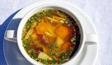 Привет повару: посетительница бросилась с кулаками на офиантку