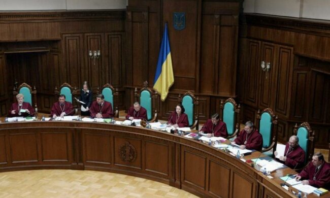 Конституційна комісія вирішить долю Криму
