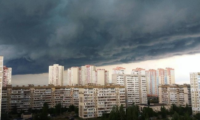 Смертоносний ураган вирує в Україні, вже є жертви