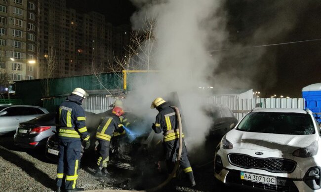 В Киеве неизвестные сожгли Range Rover, фото Информатор