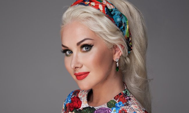 “Я сама дизайнер”: Катя Бужинская ослепила красотой на премии “Золота Жар-птиця 2019”