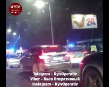 В Киеве возле ТЦ "Блокбастер" произошло масштабное ДТП: спасатели и полицейские на ушах