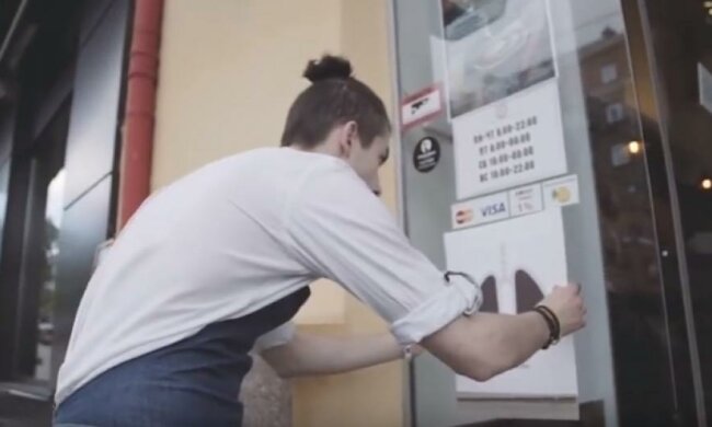 Коробка сірників допоможе кинути палити (відео)