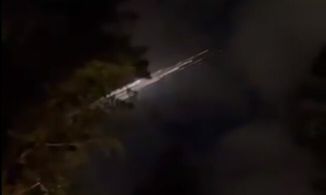 Падіння уламків ракети SpaceX, кадр з відео Twitter