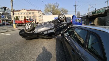 Жуткое ДТП потрясло Киев - Volkswagen перевернулся на крышу и раздавил  Audi, первые подробности