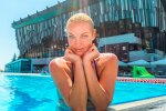 Полуголая Волочкова взлетела под купол цирка, фанаты увидели лишнее: "Лучше в бане сидеть!"
