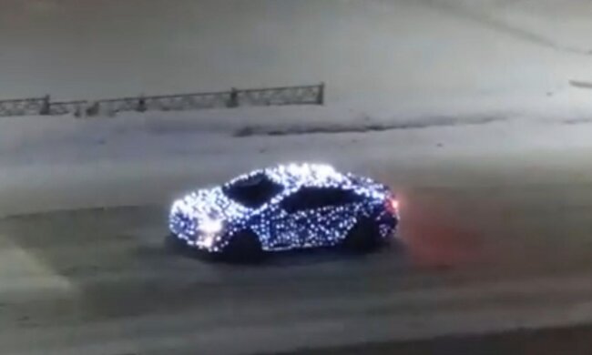 Гірлянда на автомобіль: фото скрін Ютуб