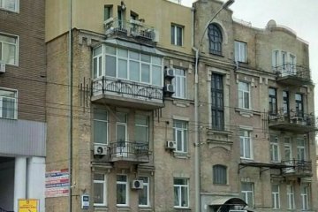 Киевляне изуродовали очередное историческое здание