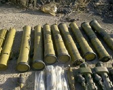 СБУ виявила чималий склад зброї та боєприпасів під Луганськом (фото)