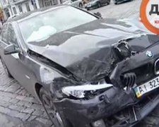 ДТП на Жилянській: Volkswagen проїхав на червоний і розбив три авто (фото)
