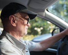 Українець зібрався проїхати на "дідусеві" майже весь континент