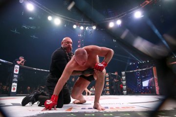 Федор Емельяненко проиграл бой Райану Бейдеру на турнире Bellator 214