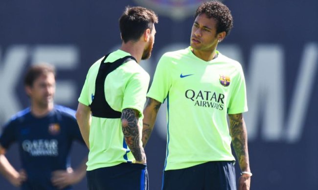 Зірка Барселони вирішив прикрасити тіло новими татуюваннями