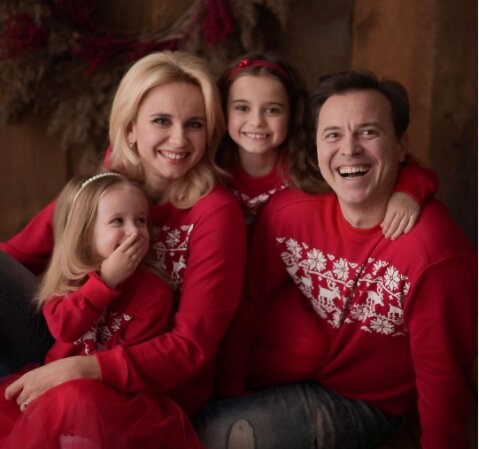 Черновчанка Лилия Ребрик с мужем и красавицами-дочурками растрогали фанатов: "Семья Диких"