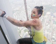 Тендітна кореянка підкорила рекордний хмарочос голими руками