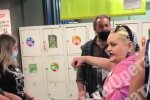 Скандал в супермаркете, кадр из видео