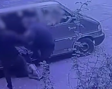 Полицейские возле ТЦК жестоко избили мужчину