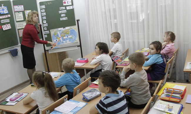 Дітей не пускають до туалету, всюди розвісили замки: батьки дізналися про справжнє пекло в українських школах і прозріли