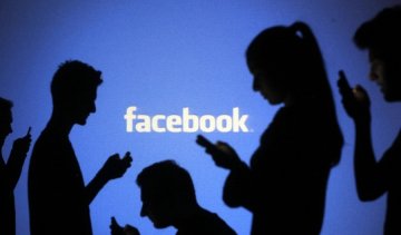 Facebook заважає українцям працювати