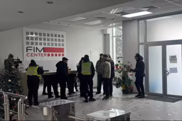 В Киеве разоблачили масштабный мошеннический колл-центр с сотнями иностранцев: "охранники" напали на журналистов (обновлено)