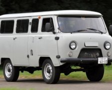 Соцмережі сміються над випуском "нового" російського авто (фото)