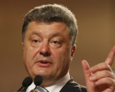 Порошенко пообещал пенсионерам повысить соцвыплаты 