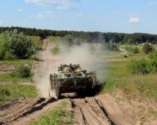 Нацгвардия показала, как нужно водить БТР: фото
