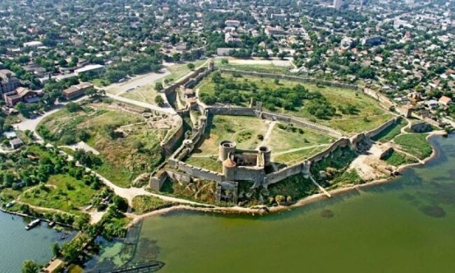  Порошенка просять врятувати унікальну фортецю