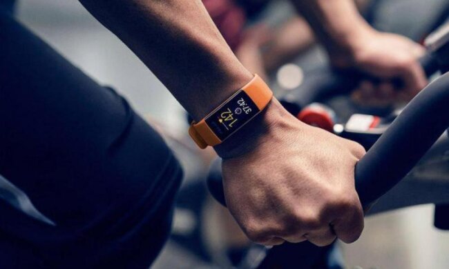 Розумні браслети злили дані своїх господарів