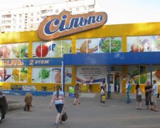 Отвратительные конфеты с мясом: киевлянам в Сильпо продали шевелящийся ужас (обновлено)