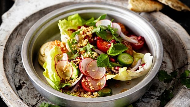 Смачний, поживний і дієтичний: чудовий рецепт зимового салату з кус-кусом від відомого дієтолога