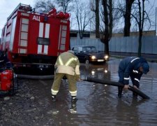 Стихия выгнала из домов сотни крымчан