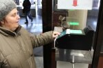 У київському метро ловили нечесних "пільговиків" і відбирали проїзні