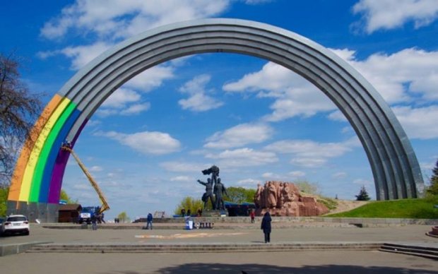 Киевлян шокировало "перевоплощение" арки Дружбы народов: фото