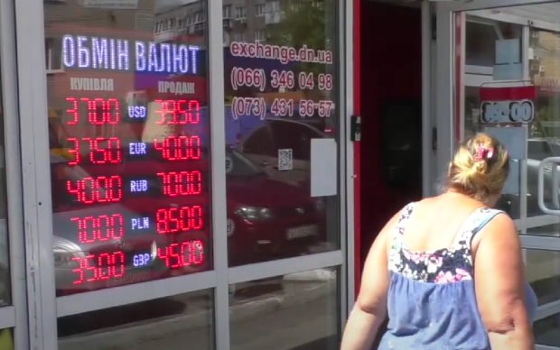 Напруга на валютному ринку: що буде з доларом та євро у найближчий місяць