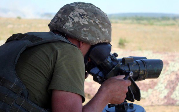 Удар на поражение: украинские герои разнесли вдребезги пулеметное "логово" боевиков