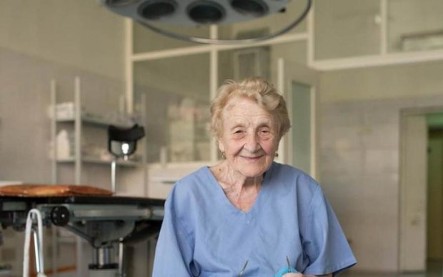 91 рік і 10 000 операцій: вражаюча історія найстарішої жінки-хірурга