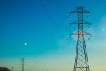Відключення світла в Україні: енергетики за роботою