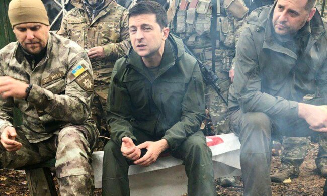 Главное за день воскресенья 27 октября: критика Зеленского за конфликт с военными, Monobank в немилости и ядовитый смог над Украиной