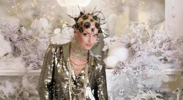 Волочкова ворвалась в Новый год 2020 в образе Снегурочки: "Хорошо хоть не в бикини"