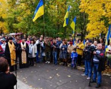 Вандали розгромили пам'ятник воїнам АТО: фото