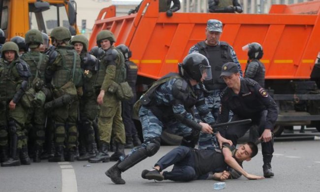 День захисника закінчився масовим затриманням кримських татар