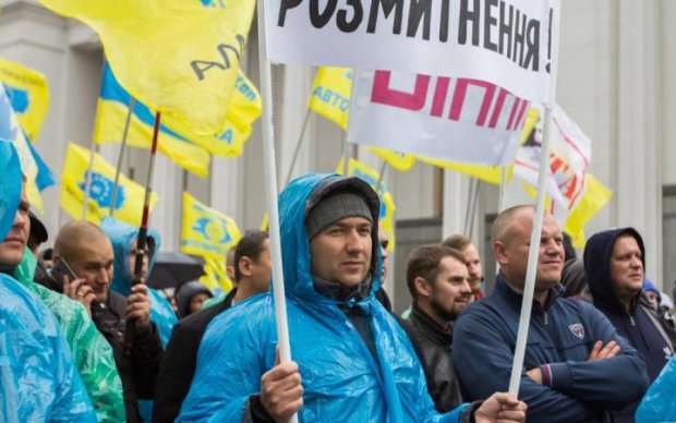 Терпение лопнуло: "евробляхи" парализовали Киев