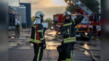 Пожежа на 3000 кв. м у Голосіївському районі: Київ атакували четверту добу поспіль